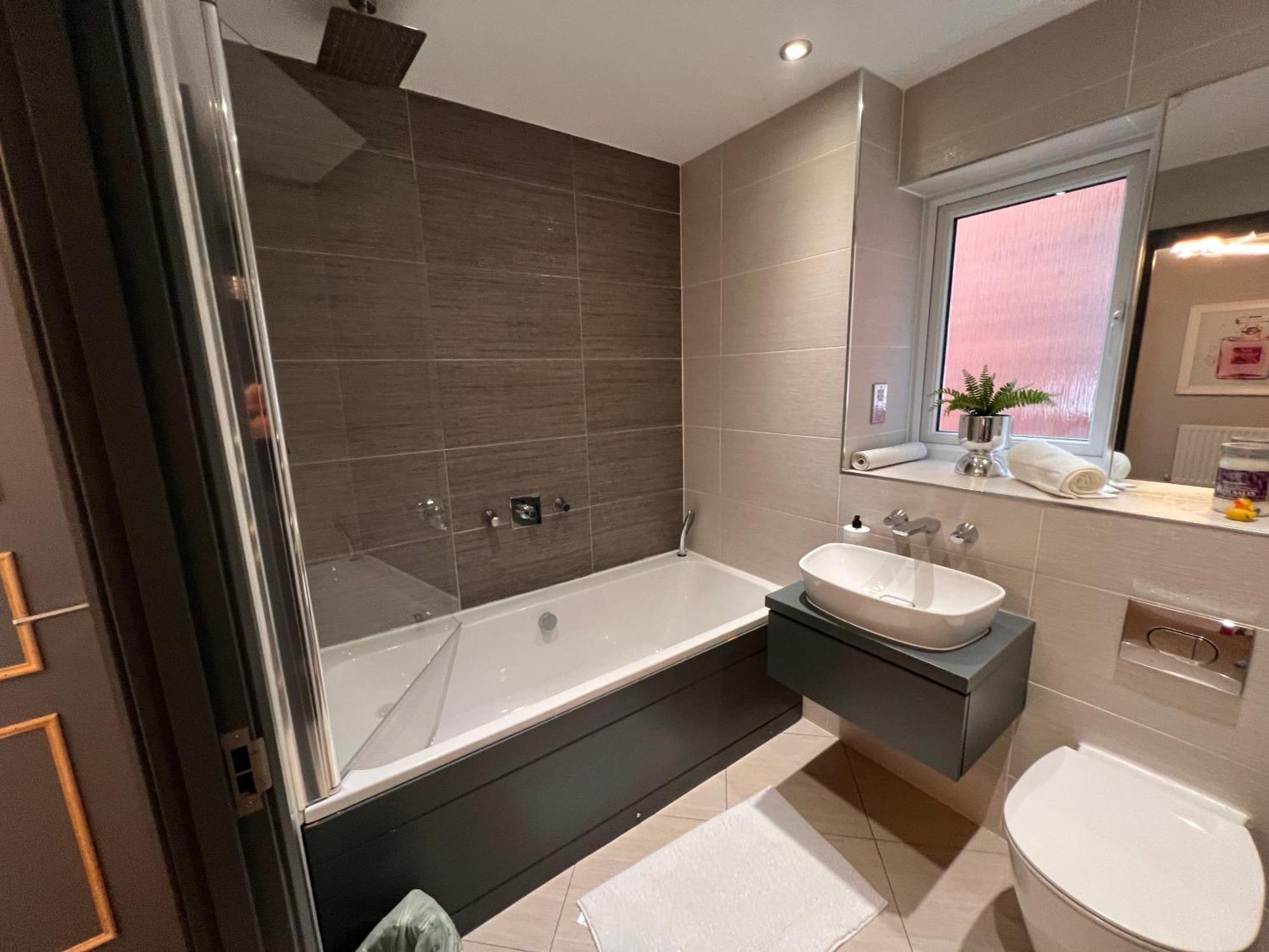 Luxury Durham Home In Dh1, Free Parking, No Fees 외부 사진